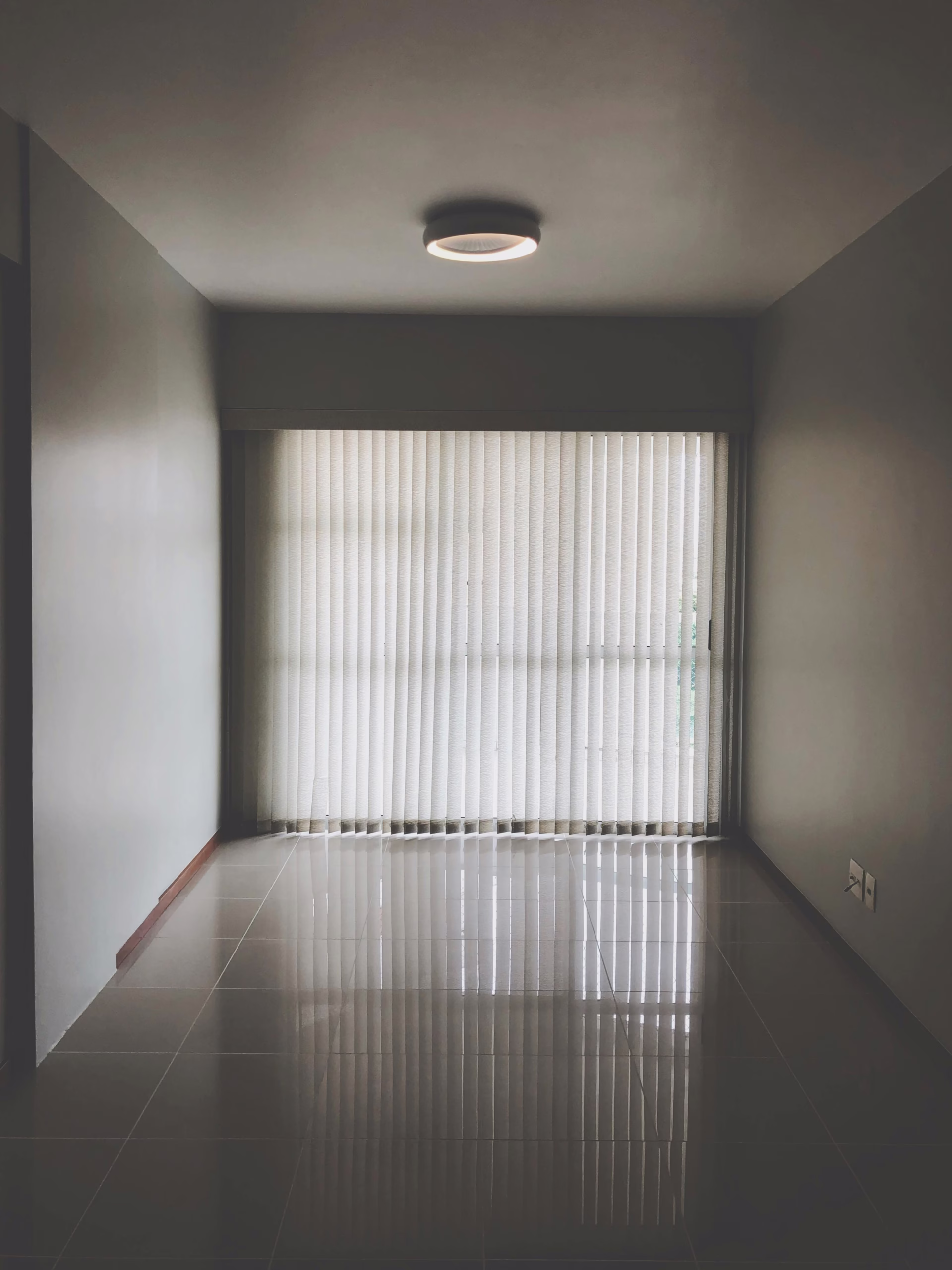 pexels-photo-803908-803908 Sliding Door Repair Oakland Park Spacious empty room with modern design featuring large window blinds and tiled floor.
